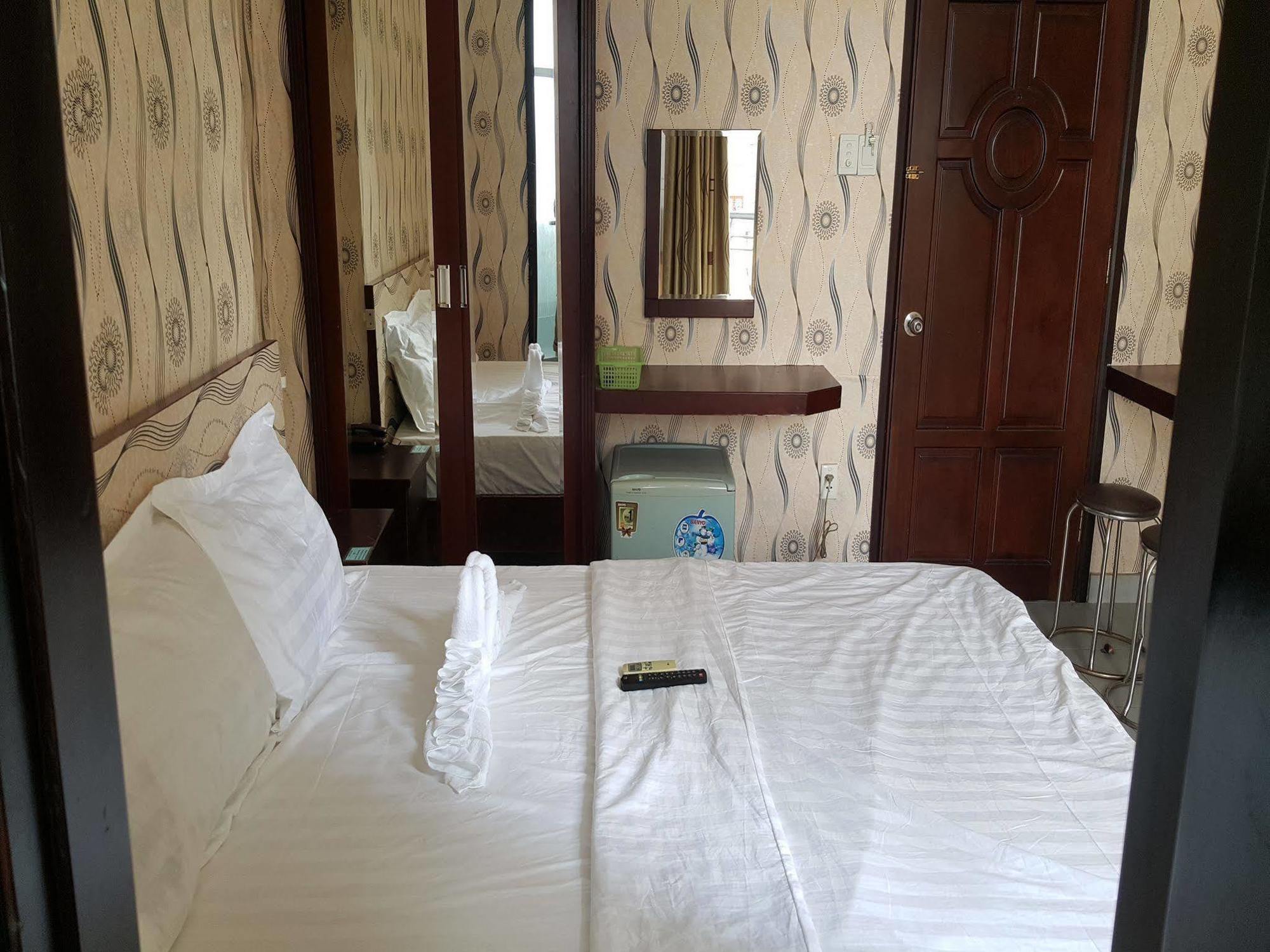 Lucky Hotel Хошимин Экстерьер фото